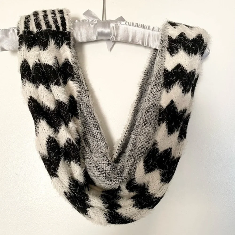 Women’s Black and White Fuzzy Infinity Loop Scarf